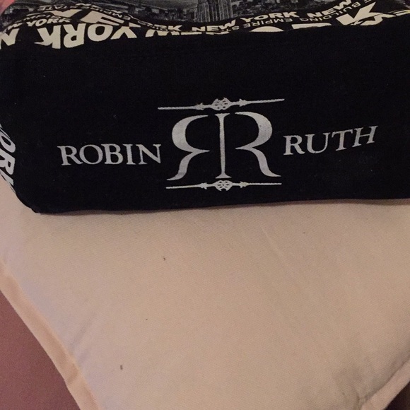 Robin Ruth💕 - Picture 3 of 4